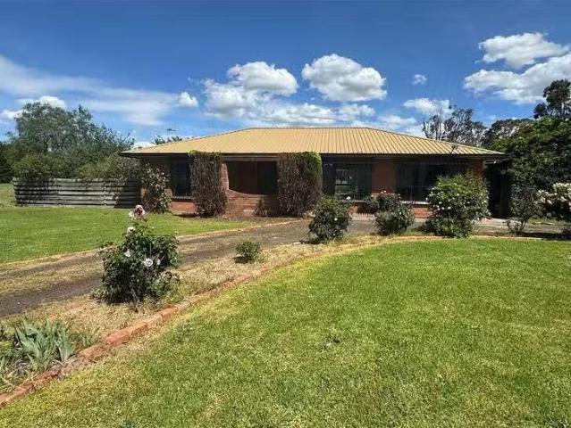 House for rent in Toongabbie, Victoria