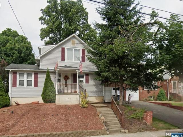 House for sale in Elmwood Park, New Jersey