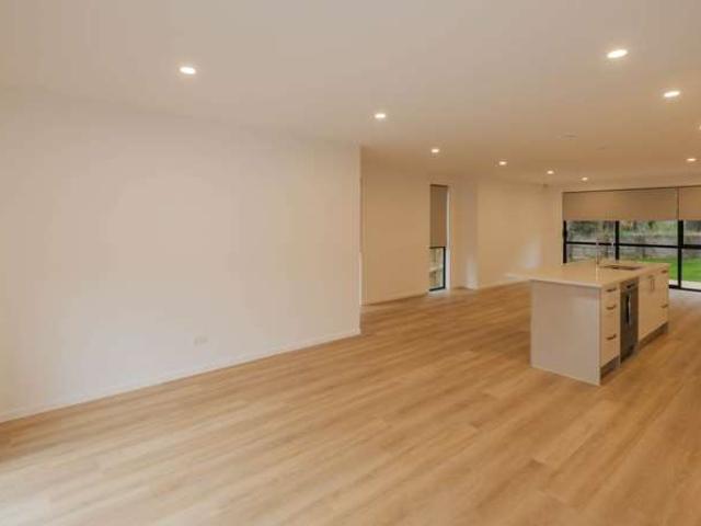 Townhouse for rent in Whangaparaoa