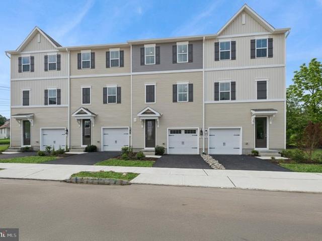Townhouse for sale in Berlin, New Jersey