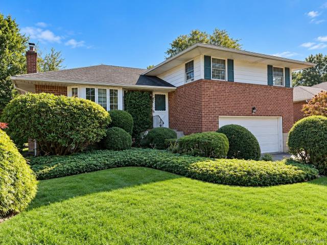 House for sale in Woodbury Oaks at Woodbury, Plainview