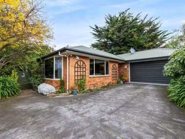 House for sale in Chaslands, Canterbury