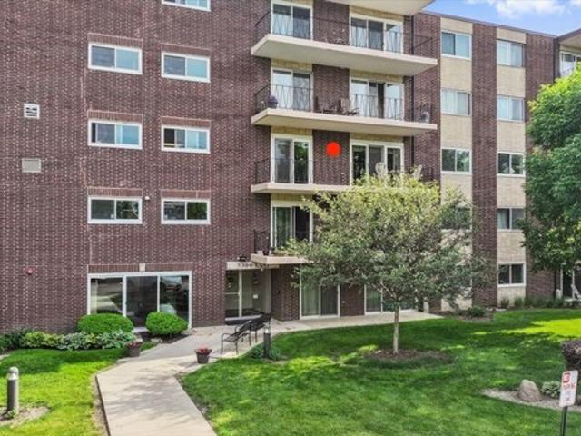 Condo for sale in Downers Grove, Illinois