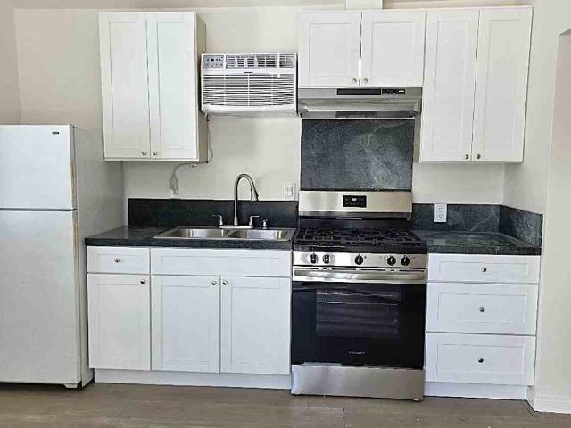 Apartment for rent in Greater Toluca Lake Neighborhood Council District, Los Angeles