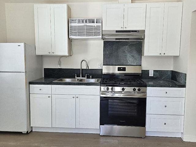 Apartment for rent in Canoga Park, California