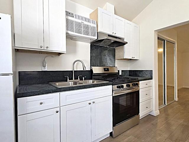 Apartment for rent in Canoga Park, California