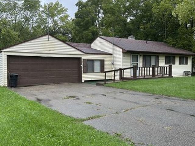 House for sale in Flint, Genesee County