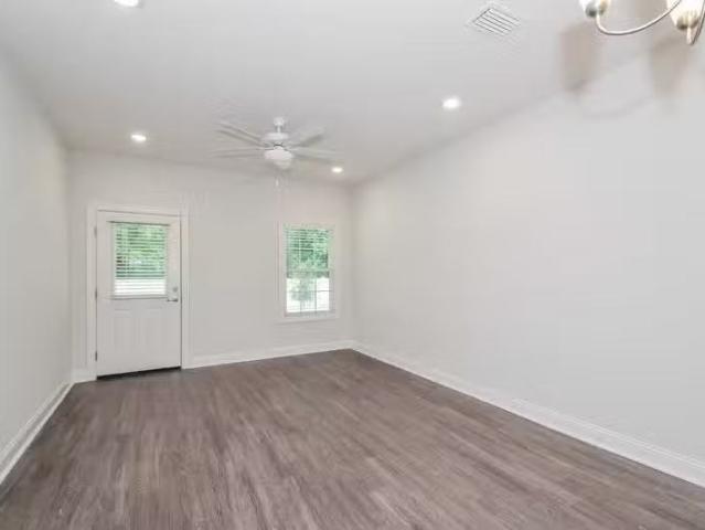 Condo for rent in Brunswick