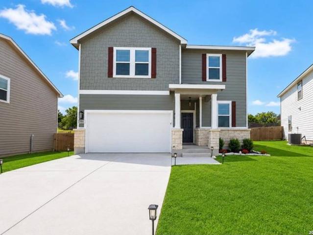 House for sale in Saint Hedwig, Texas