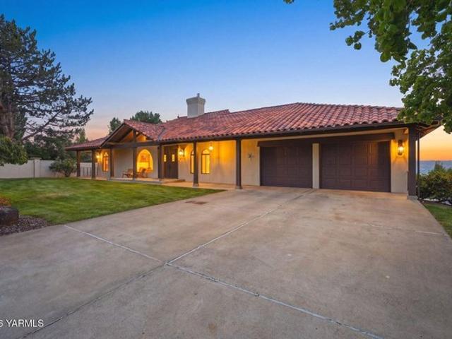 House for sale in Selah, Washington