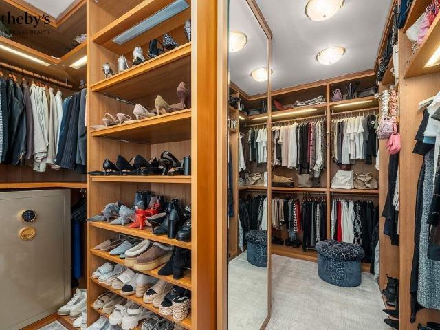Condo for sale in Manhattan Community Board 8, New York