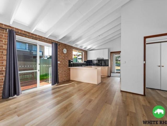 Townhouse for rent in Queanbeyan East, Queanbeyan