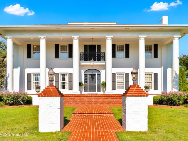House for sale in Blue Mountain, Mississippi