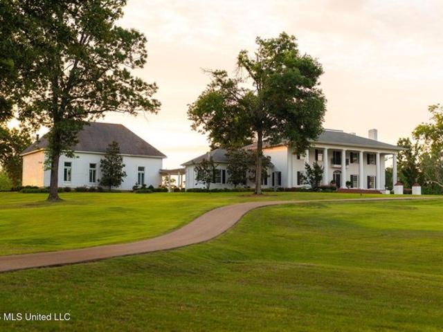 House for sale in Blue Mountain, Mississippi