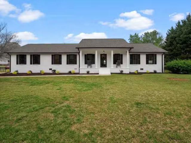 House for sale in Easley House for sale in Easley
