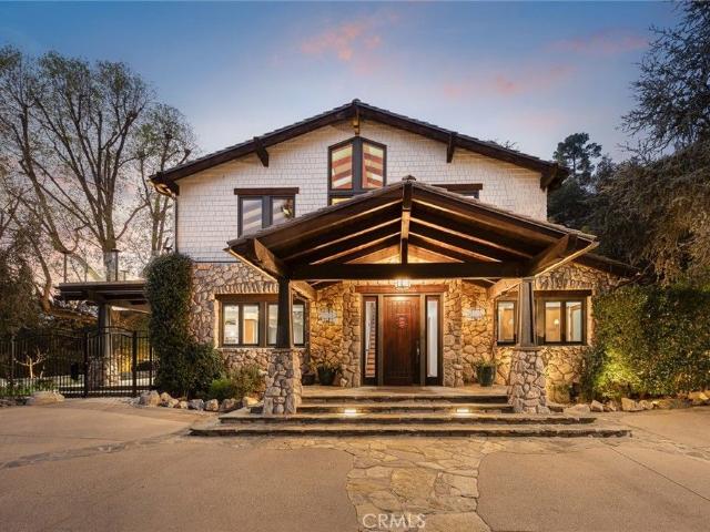 House for sale in La Canada Flintridge, California