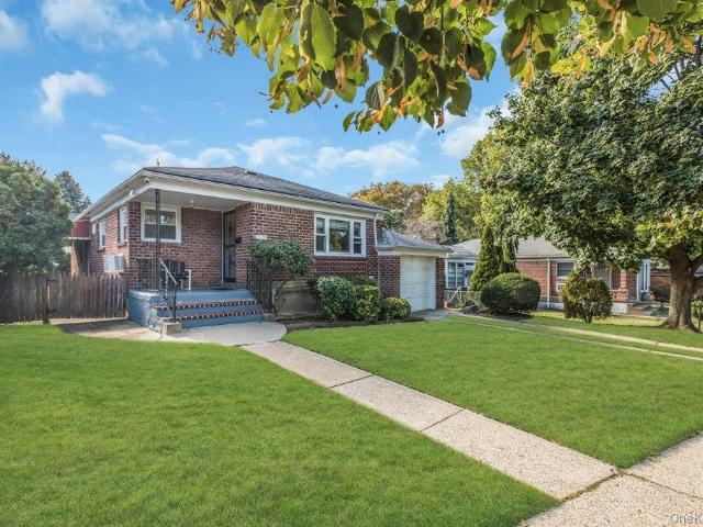 House for sale in Little Neck, New York