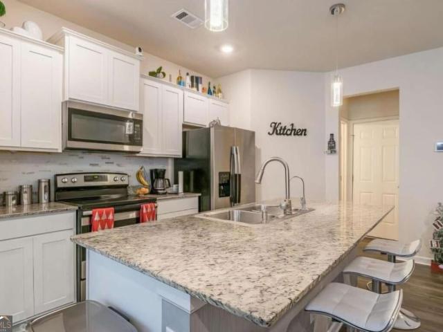 Townhouse for sale in Oakwood, Georgia