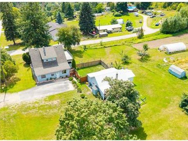 House for sale in Sirdar, British Columbia