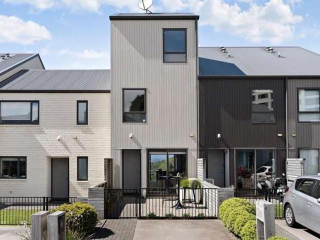 Townhouse for sale in Johnsonville, Wellington