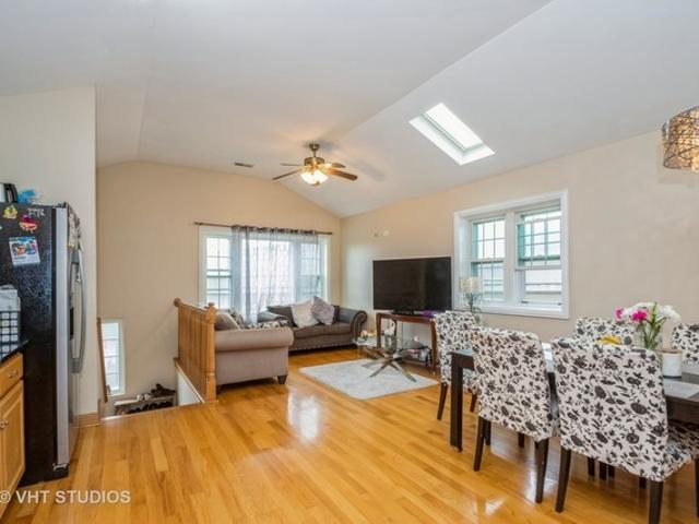 House for sale in West Elsdon, Chicago