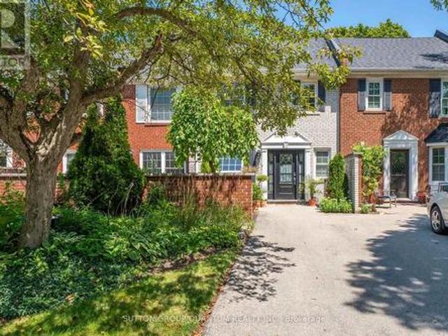 Townhouse for sale in Burlington, Ontario