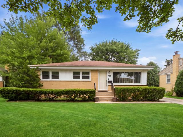 House for sale in Des Plaines, Illinois