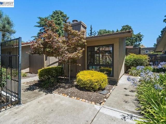 Townhouse for sale in Walnut Creek, California