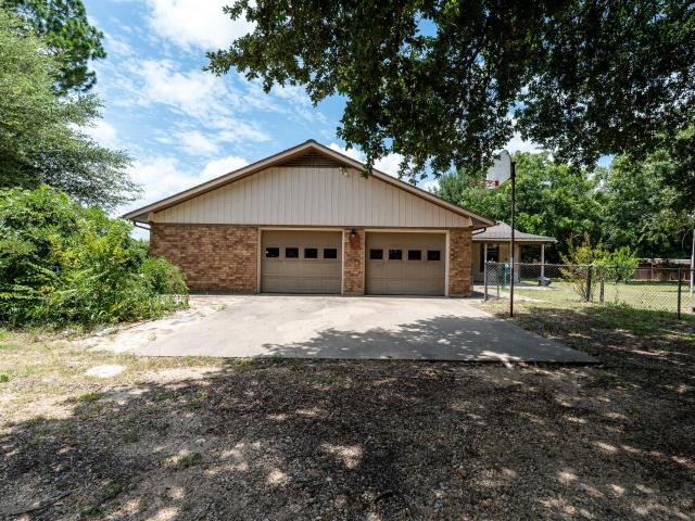 House for sale in Milam, Texas