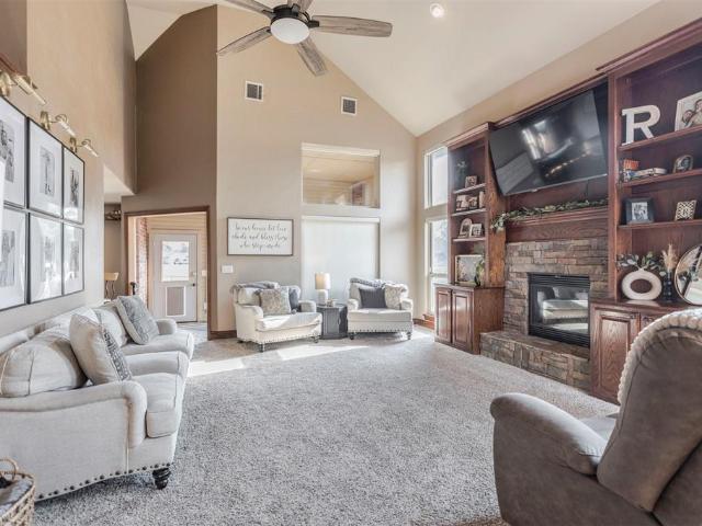 House for sale in Mustang, Canadian County