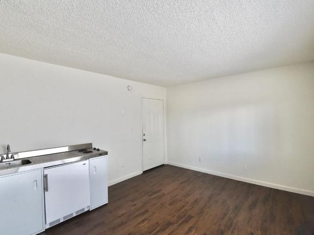 Apartment for rent in Canoga Park, California