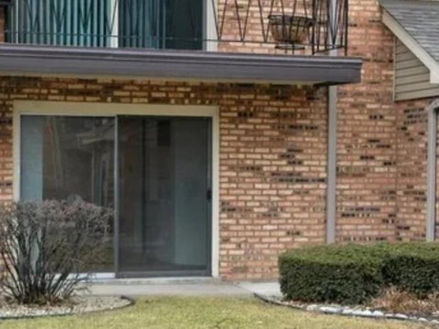 Condo for sale in Crestwood, Illinois