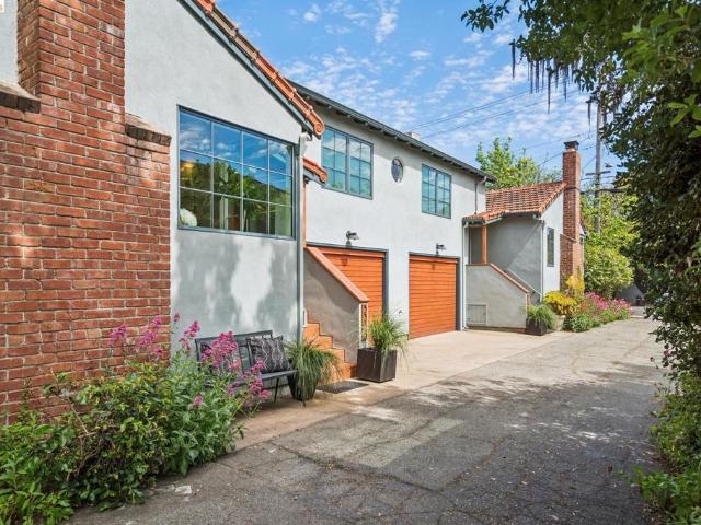 Condo for sale in Oakland, California