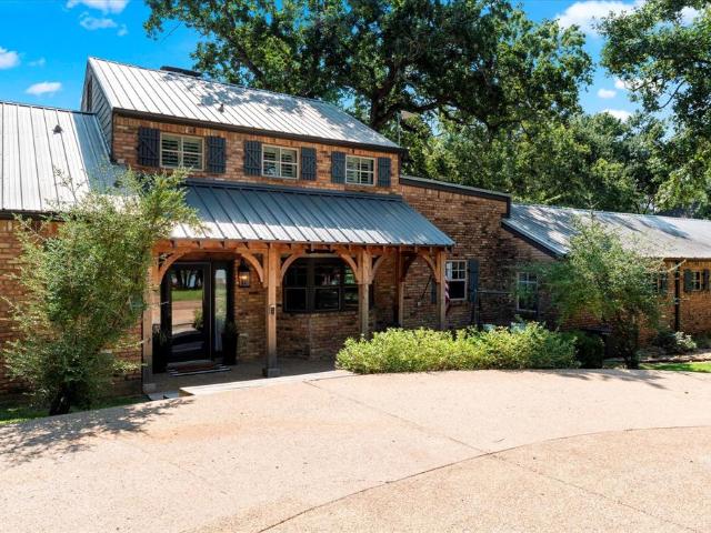 House for sale in Henderson, Texas