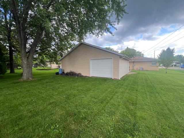 House for sale in Greenfield Park, Wisconsin