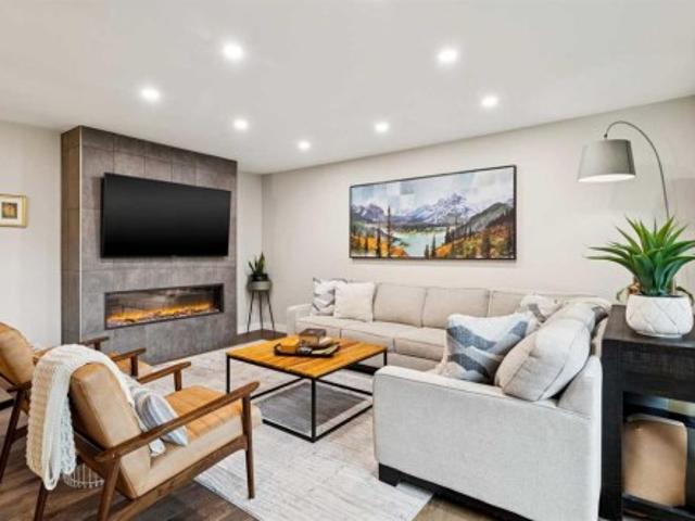 House for sale in Glendale, Calgary