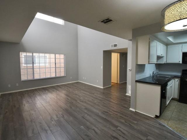 Apartment for rent in Canoga Park, California