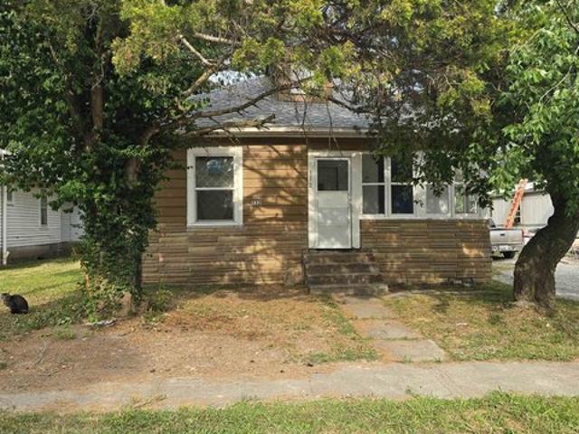 House for sale in Hurst, Illinois