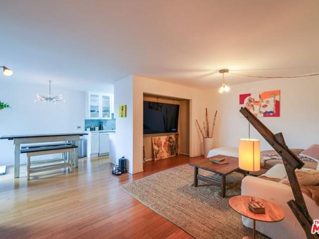 Condo for sale in Canoga Park, California