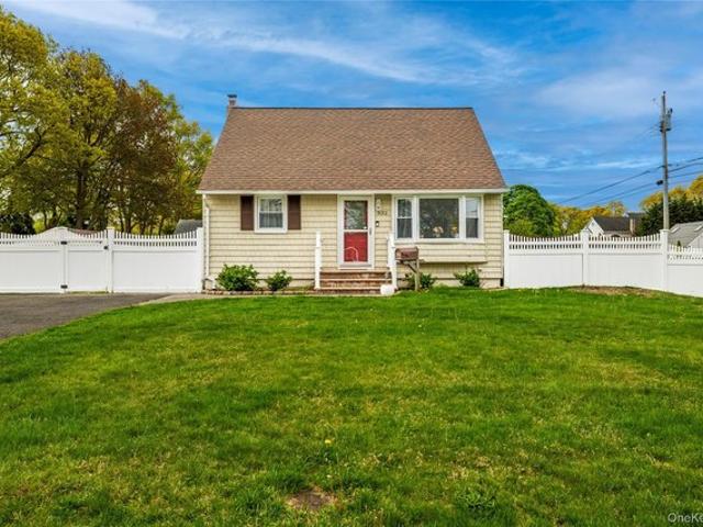 House for sale in Bohemia, New York