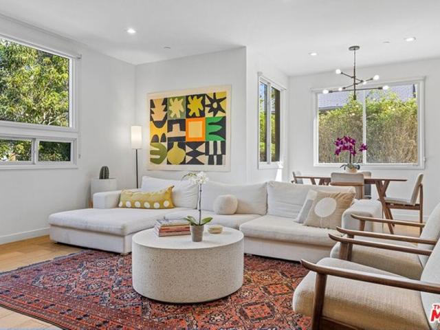 Townhouse for sale in Glendale, California