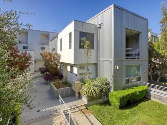 Townhouse for sale in Glendale, California