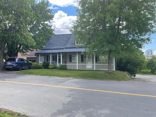 House for rent in Laval