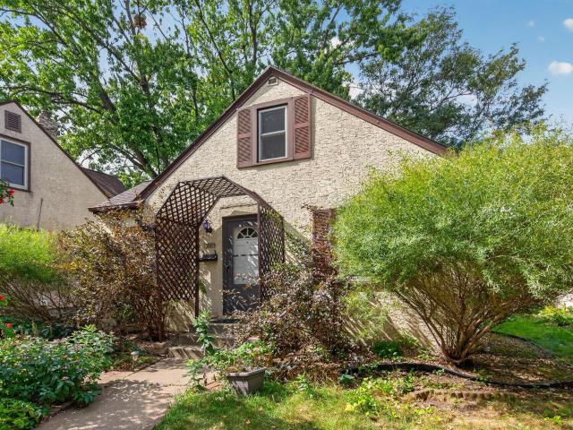 House for sale in Minnehaha, Minneapolis