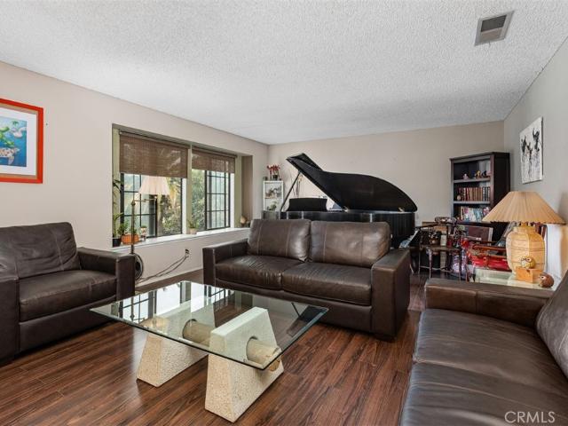 House for sale in Alta Loma, Alta