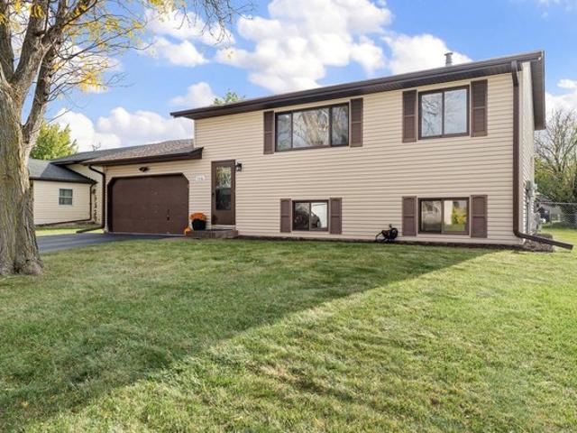House for sale in Dakota County Estates, Farmington