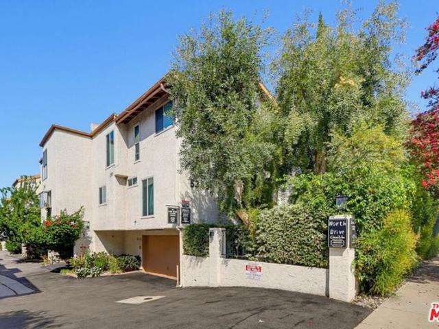 Townhouse for sale in Canoga Park, California