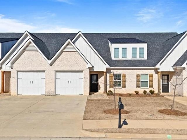 Townhouse for sale in Auburn, Alabama