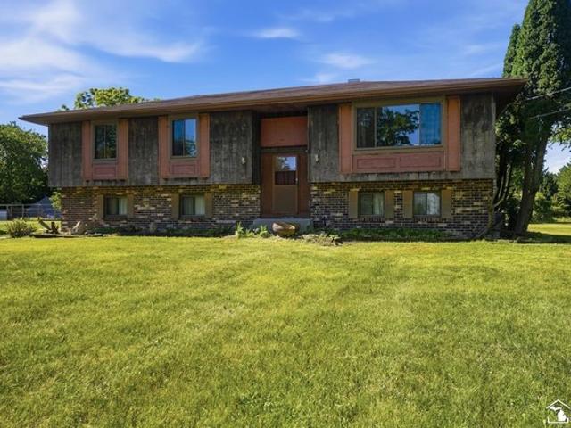 House for sale in Ottawa Lake, Michigan