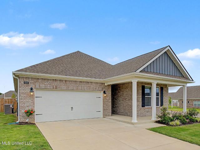 House for sale in Nesbit, Mississippi